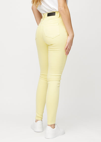 Lysegule skinny jeans set bagfra, så man kan se hele produktet.