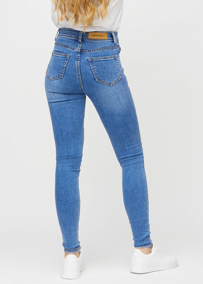 Denim skinny jeans set bagfra, så man kan se hele produktet.