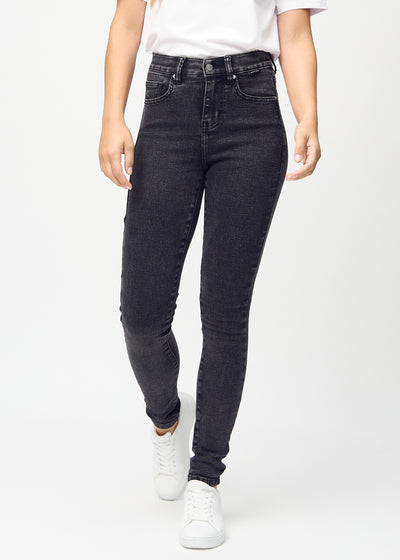 Mørkegrå denim skinny jeans, modelnavn Shadows, som sidder tæt til benet, set forfra.